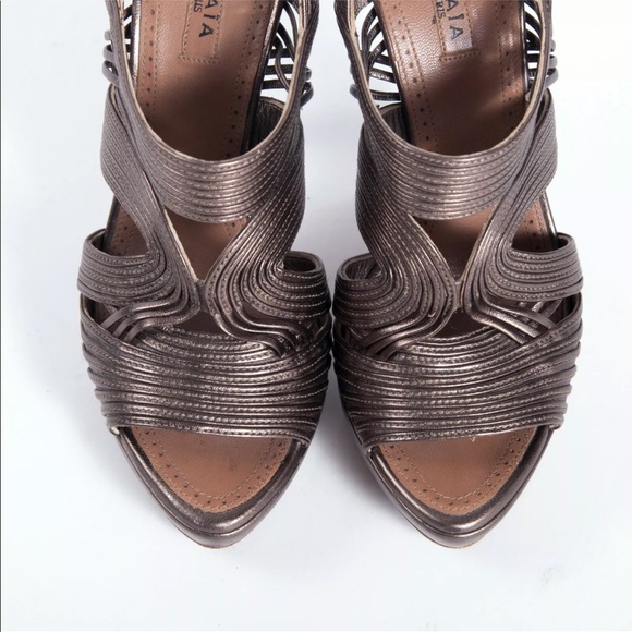 ✨ALAÏA✨ GORGEOUS Pewter Platform Heels 37 - Picture 3 of 8